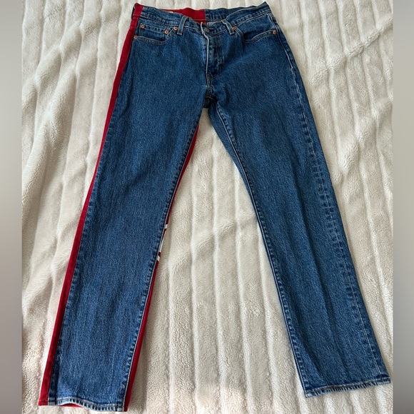Levi's Blue Jeans with Large Levi’s Red Graphic - Picture 1 of 6